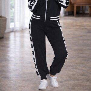266534 Black and white Heart Pants Jogging pants by FRANK LYMAN